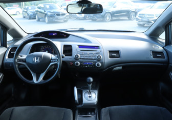 Подержанный автомобиль Honda Civic Sedan 2011 года (12 фото)