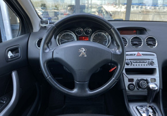 Подержанный автомобиль Peugeot 408 2012 года (14 фото)