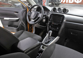 Подержанный автомобиль Suzuki Vitara 2018 года (11 фото)