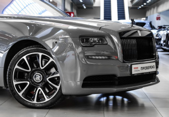 Подержанный автомобиль Rolls-Royce Wraith 2018 года (9 фото)