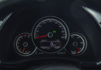 Подержанный автомобиль Volkswagen Beetle Hatchback 2013 года (27 фото)