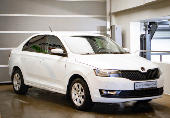 Подержанный автомобиль Skoda Rapid Liftback 2018 года (3 фото)