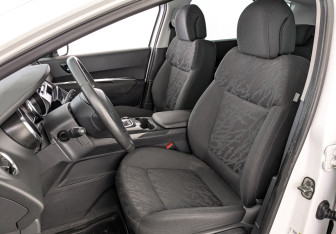 Подержанный автомобиль Peugeot 3008 2013 года (20 фото)