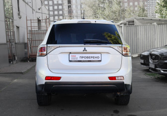 Подержанный автомобиль Mitsubishi Outlander 2013 года (5 фото)