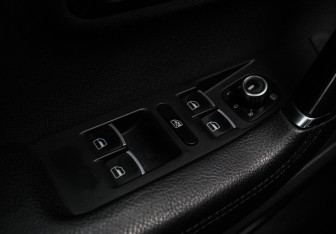 Подержанный автомобиль Volkswagen Passat CC 2013 года (19 фото)