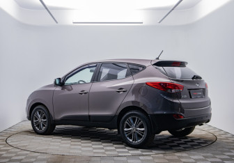 Подержанный автомобиль Hyundai ix35 2013 года (7 фото)