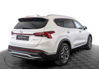 Подержанный автомобиль Hyundai Santa Fe 2022 года (5 фото)