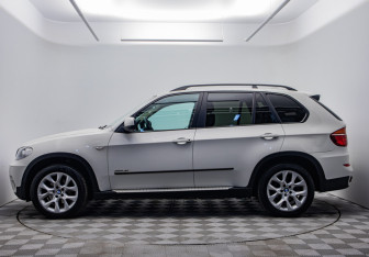 Подержанный автомобиль BMW X5 2010 года (8 фото)