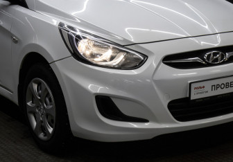 Подержанный автомобиль Hyundai Solaris Sedan 2011 года (22 фото)