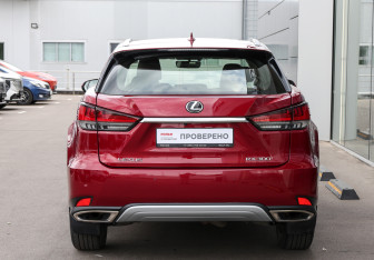 Подержанный автомобиль Lexus RX 2022 года (6 фото)