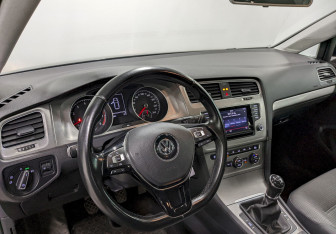 Подержанный автомобиль Volkswagen Golf Hatchback 2014 года (13 фото)