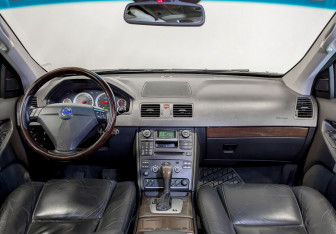 Подержанный автомобиль Volvo XC90 2011 года (14 фото)