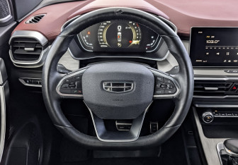 Подержанный автомобиль Geely Coolray 2023 года (21 фото)