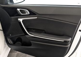 Подержанный автомобиль Kia Ceed Wagon 2022 года (25 фото)