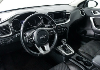 Подержанный автомобиль Kia Ceed Hatchback 2021 года (12 фото)