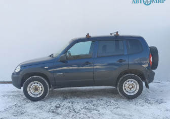 Подержанный автомобиль Chevrolet Niva 2017 года (8 фото)