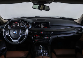 Подержанный автомобиль BMW X5 2016 года (17 фото)