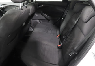 Подержанный автомобиль Ford Focus Wagon 2015 года (12 фото)