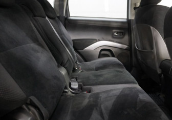 Подержанный автомобиль Mitsubishi Outlander 2011 года (10 фото)