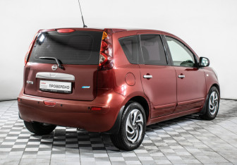 Подержанный автомобиль Nissan Note 2011 года (5 фото)