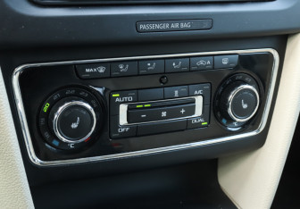 Подержанный автомобиль Skoda Superb Liftback 2013 года (15 фото)