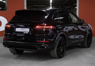 Подержанный автомобиль Porsche Cayenne 2015 года (5 фото)