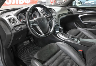 Подержанный автомобиль Opel Insignia Sedan 2013 года (14 фото)