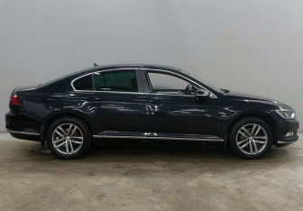 Подержанный автомобиль Volkswagen Passat Sedan 2017 года (4 фото)