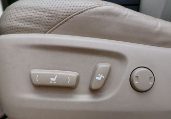 Подержанный автомобиль Toyota Land Cruiser Prado 2010 года (14 фото)