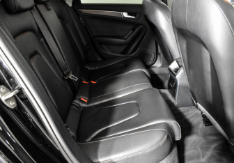 Подержанный автомобиль Audi A4 Sedan 2015 года (18 фото)