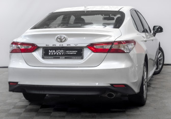 Подержанный автомобиль Toyota Camry Sedan 2022 года (5 фото)
