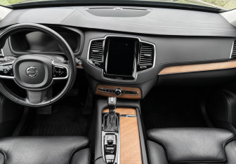 Подержанный автомобиль Volvo XC90 2020 года (12 фото)