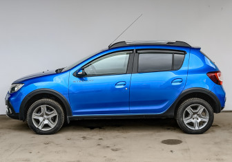 Подержанный автомобиль Renault Sandero 2021 года (8 фото)