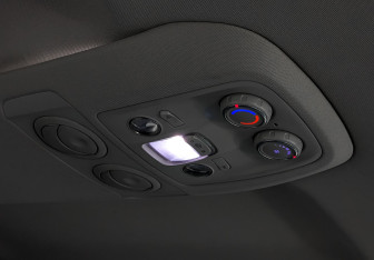 Подержанный автомобиль Peugeot Traveller 2020 года (28 фото)