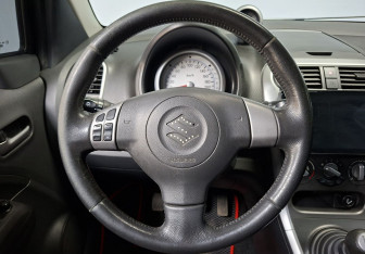 Подержанный автомобиль Suzuki Splash 2010 года (14 фото)