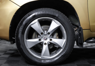 Подержанный автомобиль Toyota Land Cruiser Suv 2008 года (28 фото)