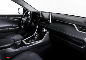 Подержанный автомобиль Toyota RAV4 2020 года (8 фото)