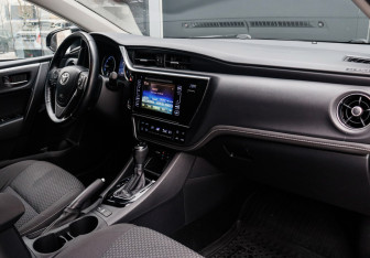 Подержанный автомобиль Toyota Corolla Sedan 2016 года (11 фото)