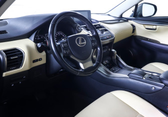 Подержанный автомобиль Lexus NX 2017 года (14 фото)