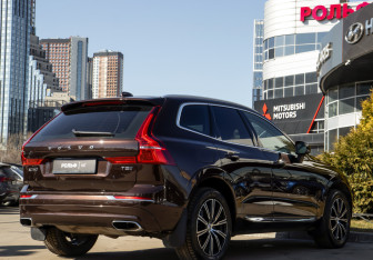 Подержанный автомобиль Volvo XC60 2021 года (3 фото)