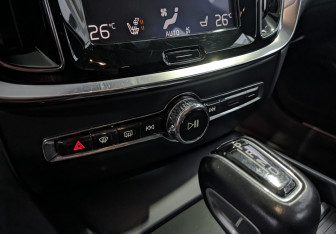 Подержанный автомобиль Volvo V60 2020 года (26 фото)
