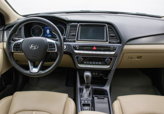Подержанный автомобиль Hyundai Sonata 2019 года (13 фото)