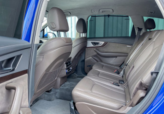 Подержанный автомобиль Audi Q7 2015 года (20 фото)