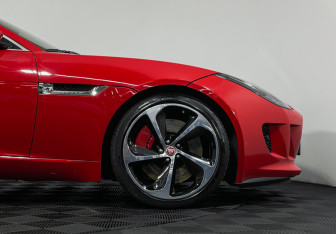 Подержанный автомобиль Jaguar F-Type Coupe 2015 года (26 фото)