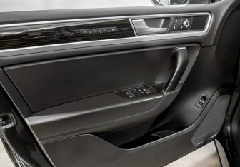 Подержанный автомобиль Volkswagen Touareg 2017 года (19 фото)