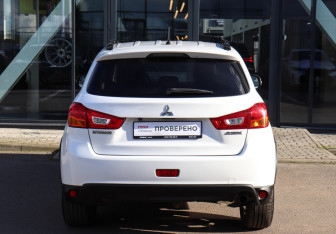 Подержанный автомобиль Mitsubishi ASX 2014 года (12 фото)