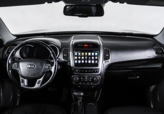 Подержанный автомобиль Kia Sorento 2013 года (17 фото)