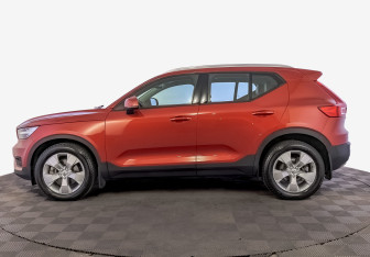 Подержанный автомобиль Volvo XC40 2019 года (8 фото)