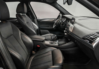 Подержанный автомобиль BMW X3 2018 года (9 фото)