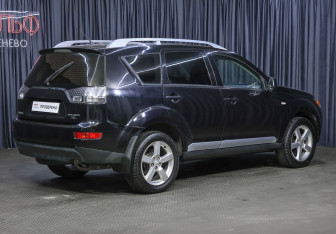 Подержанный автомобиль Mitsubishi Outlander 2007 года (5 фото)